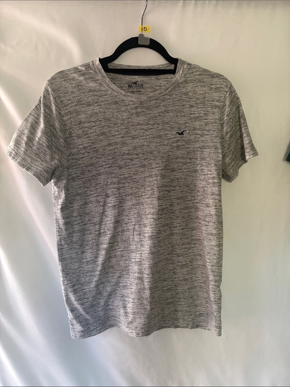 Hollister Men's Marled Light Gray Short Sleeve Tee